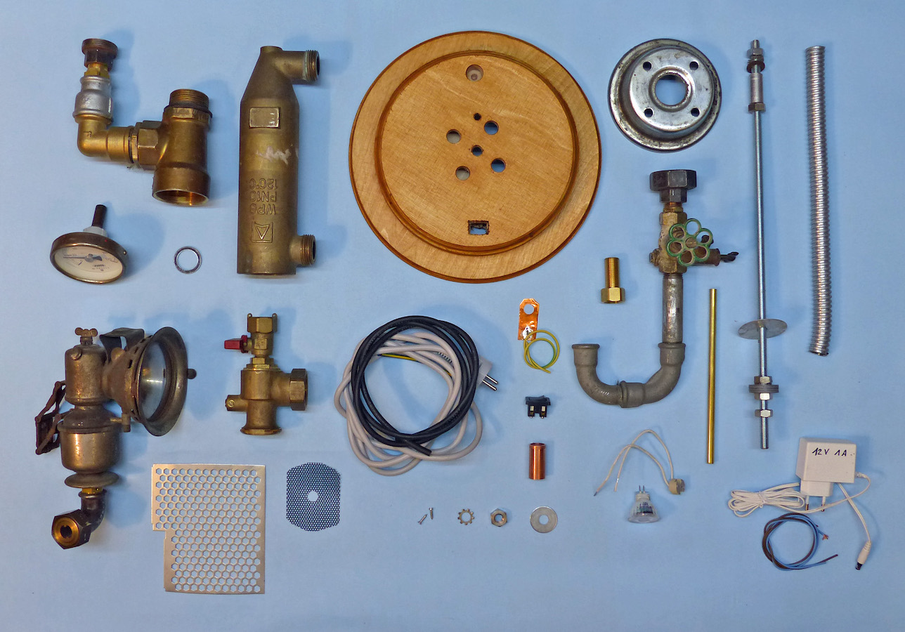 Steampunk Lamp 99 parts.jpg
